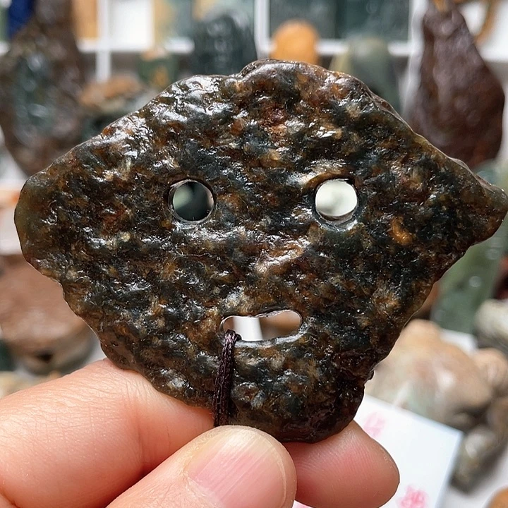 未镶嵌岫岩河磨玉（透闪石质玉）挂件