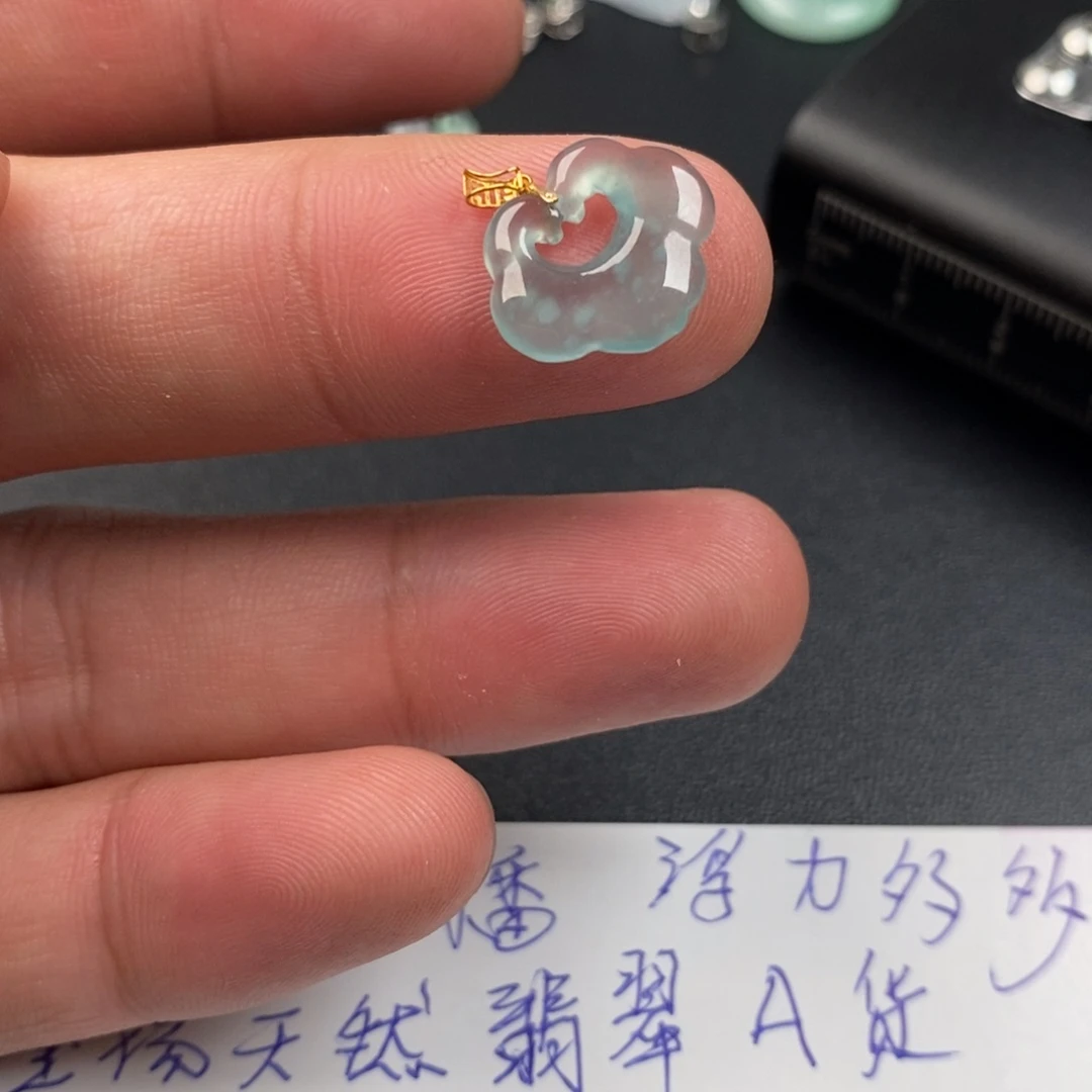 颈饰18K金镶嵌翡翠