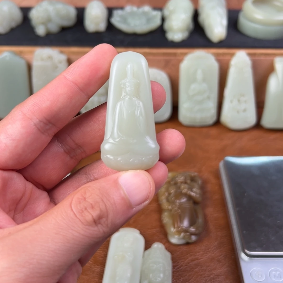 梦***朝和田玉（青白玉）未镶嵌颈饰