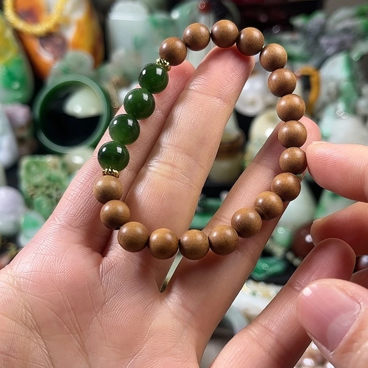 翡翠未镶嵌颈饰翡翠未镶嵌颈饰