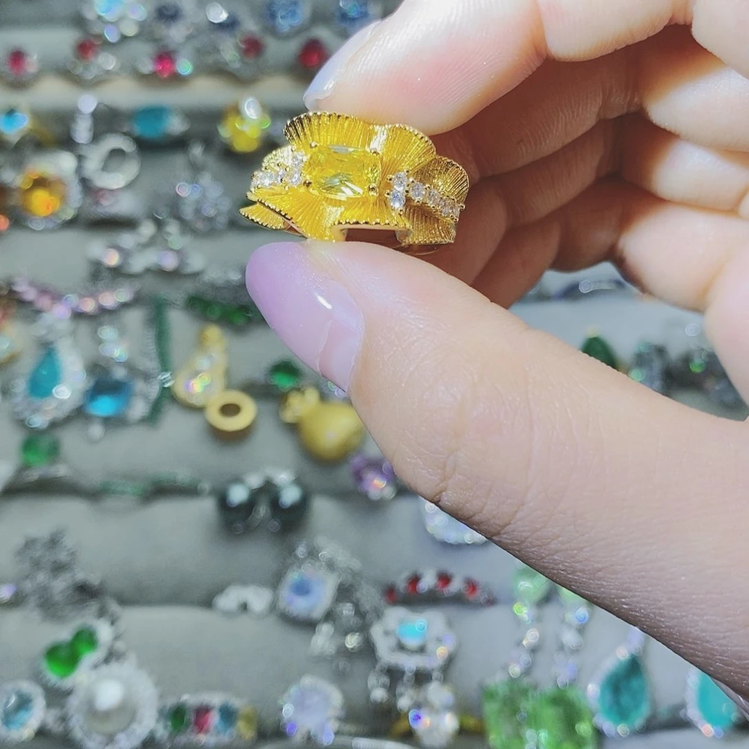 【闪购商品】银S925镶嵌耳饰托帕石