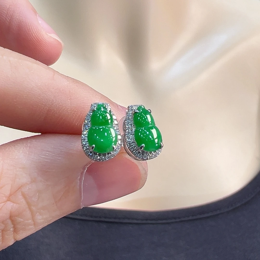 18K金镶嵌翡翠耳饰耳钉