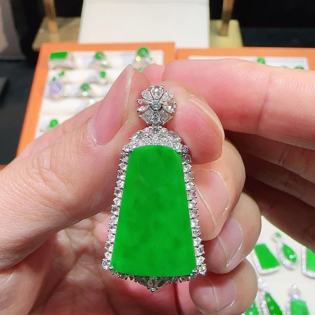 翡翠吊坠(不含链)18K金镶嵌