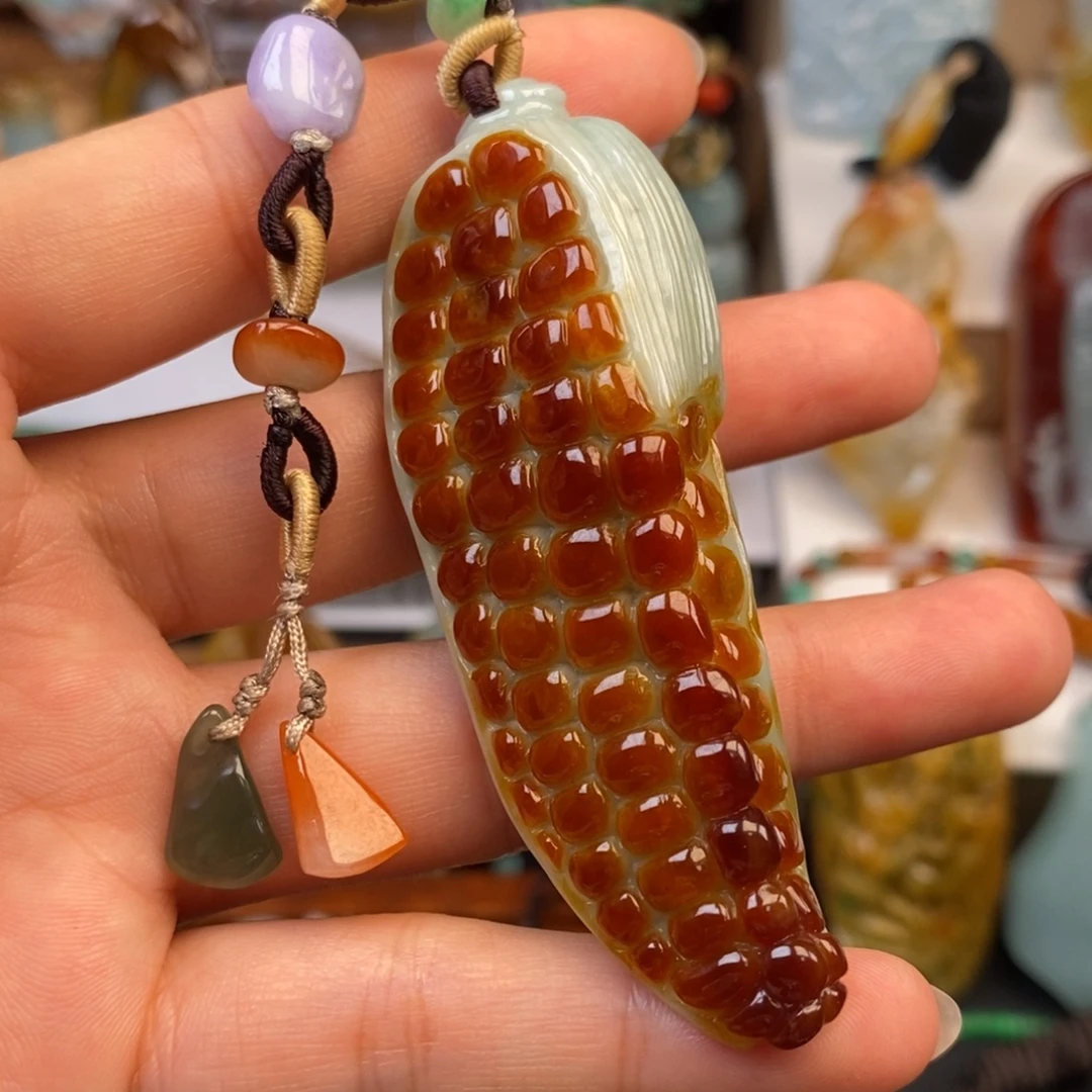 翡翠未镶嵌颈饰金玉满堂