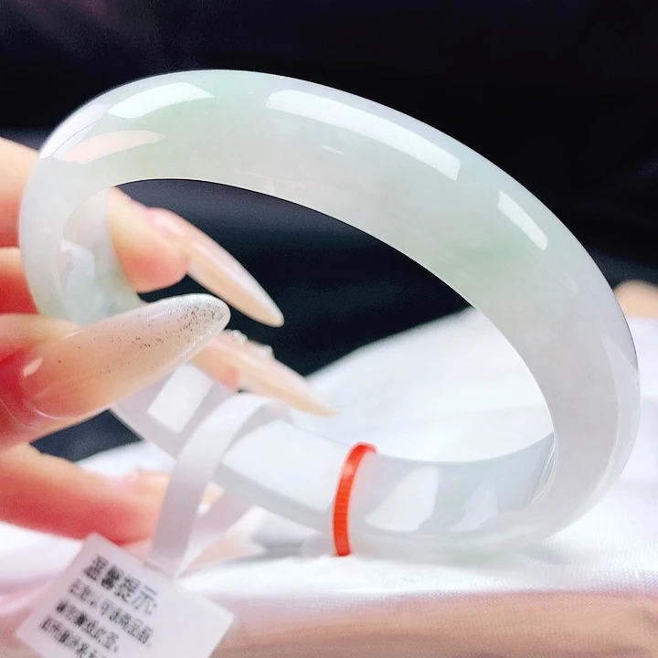 翡翠未镶嵌手镯54贵妃