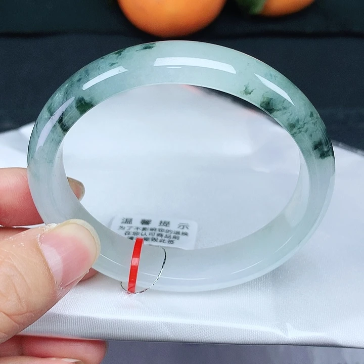 翡翠手镯未镶嵌56贵