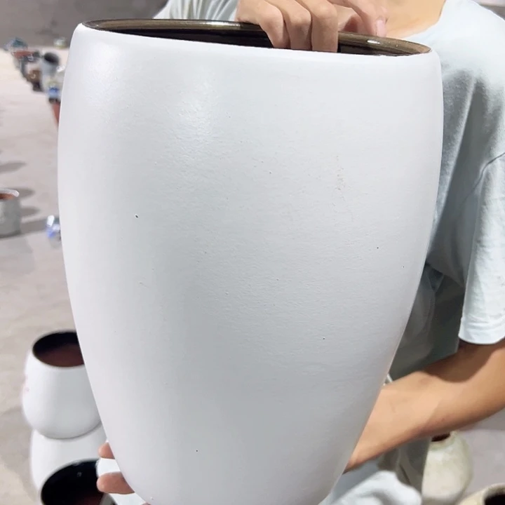 高度33厘米口23厘米