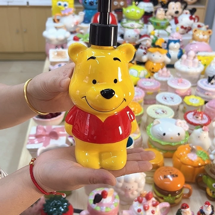 摆件陶瓷艺术家和艺术
