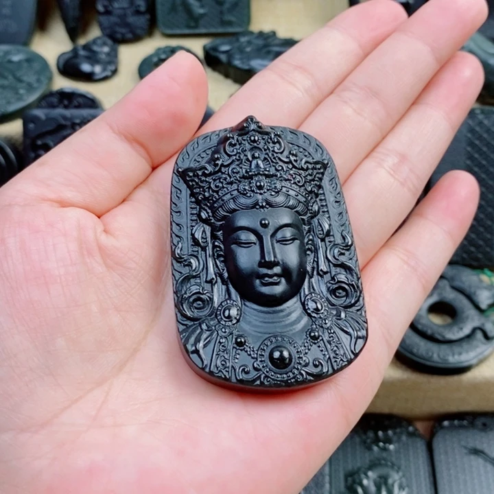 和田玉（青玉）未镶嵌颈饰双面雕刻