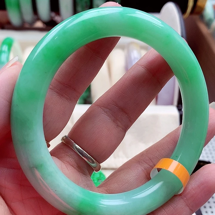 翡翠未镶嵌手镯翡翠