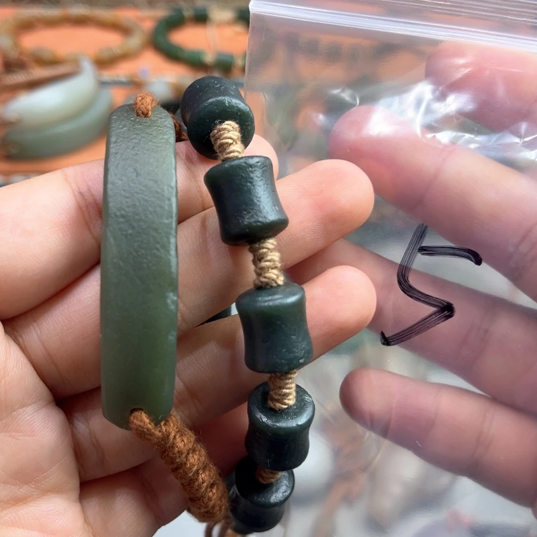 和田玉未镶嵌颈饰心*