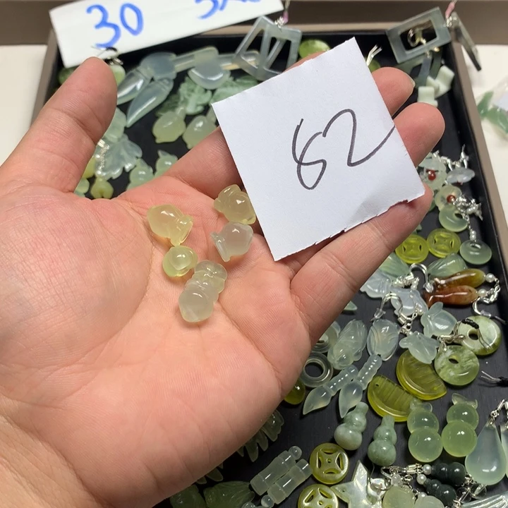 ****琰蛇纹石玉未镶嵌耳钉