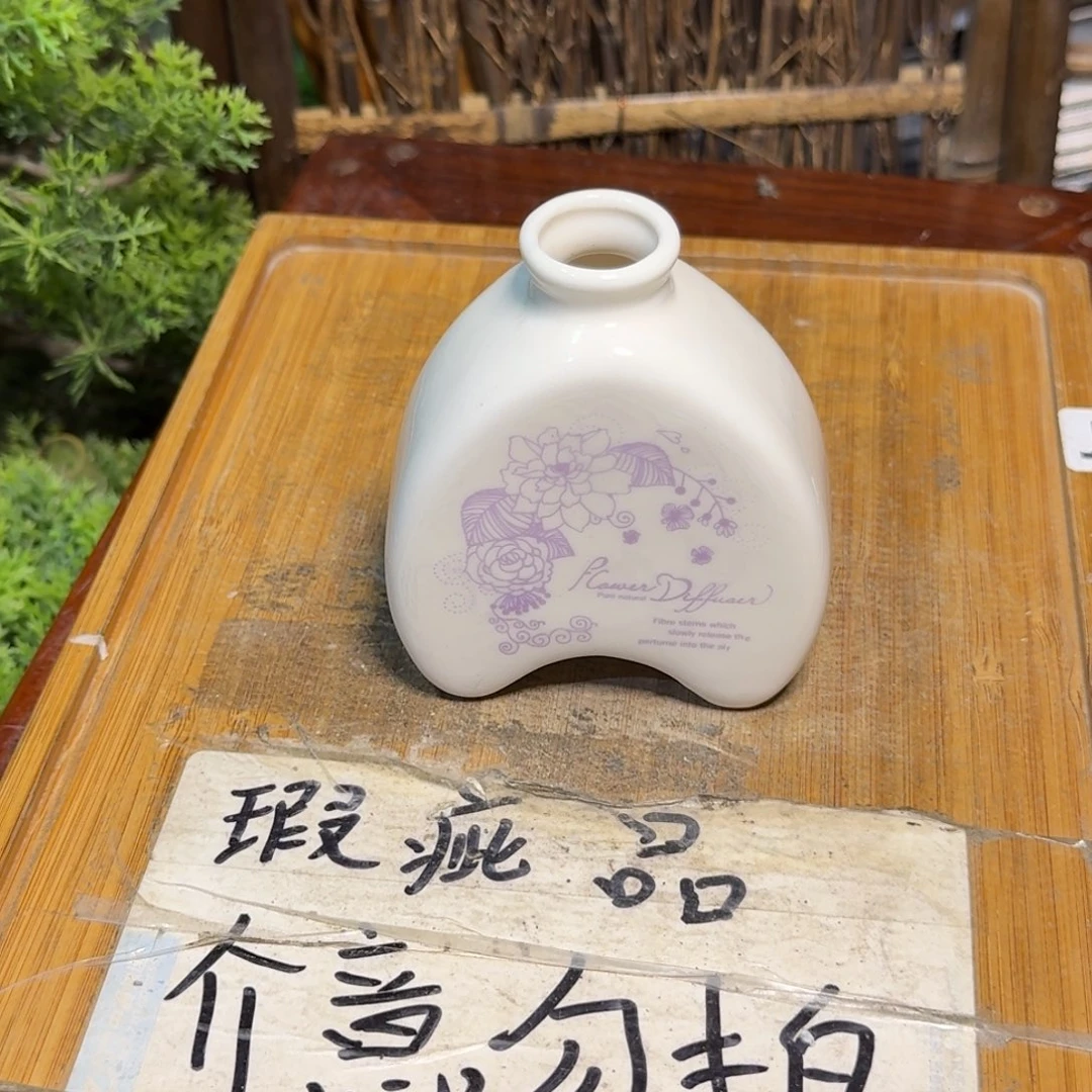 微瑕疵介意勿拍陶瓷器皿J990