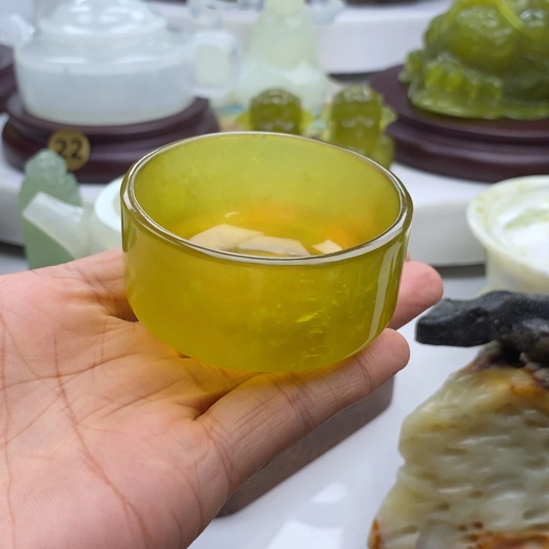岫玉未镶嵌四大名玉茶杯