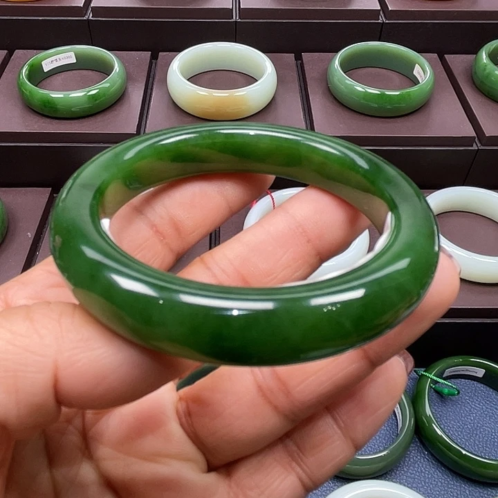 和田玉未镶嵌手镯5556