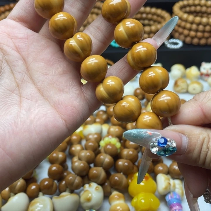 久***王吊坠猴头核桃微瑕返油柯基屁桃