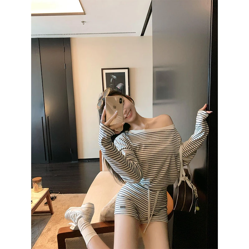 慵懒风辣妹气质条纹套装斜肩宽松长袖上衣高腰显瘦抽绳短裤两件套