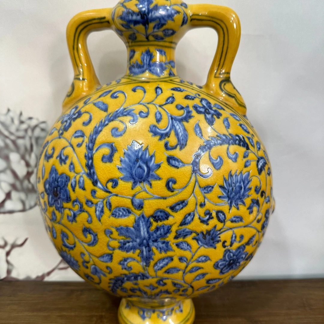 青花缠枝莲双耳扁壶古典艺术收藏佳品