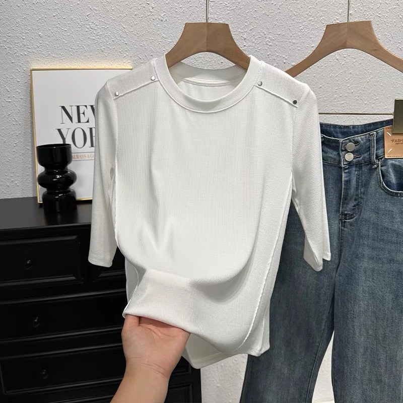 2322 铆钉设计感中袖舒适简约百搭T恤