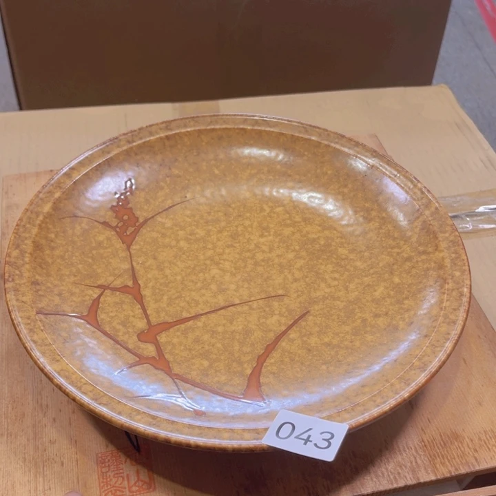 茶盏我们都在努力着改变自己和