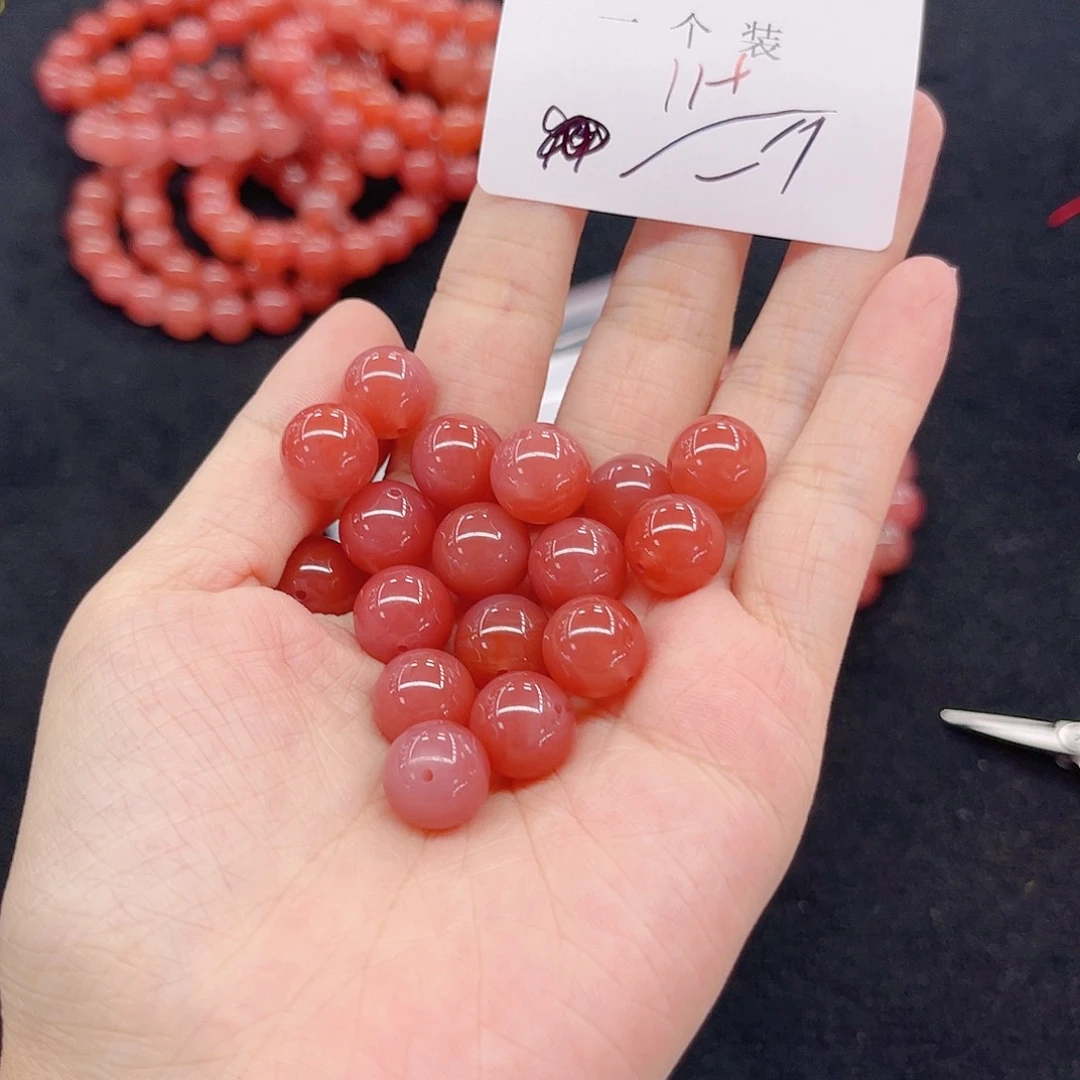南红玛瑙未镶嵌珠宝半成品113 。