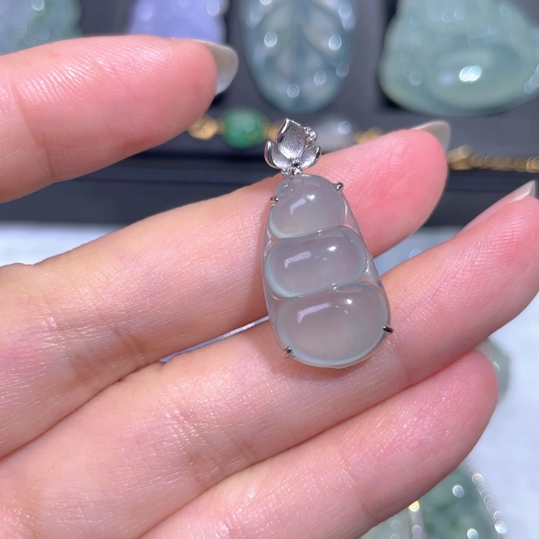 颈饰18K金镶嵌翡翠翡翠