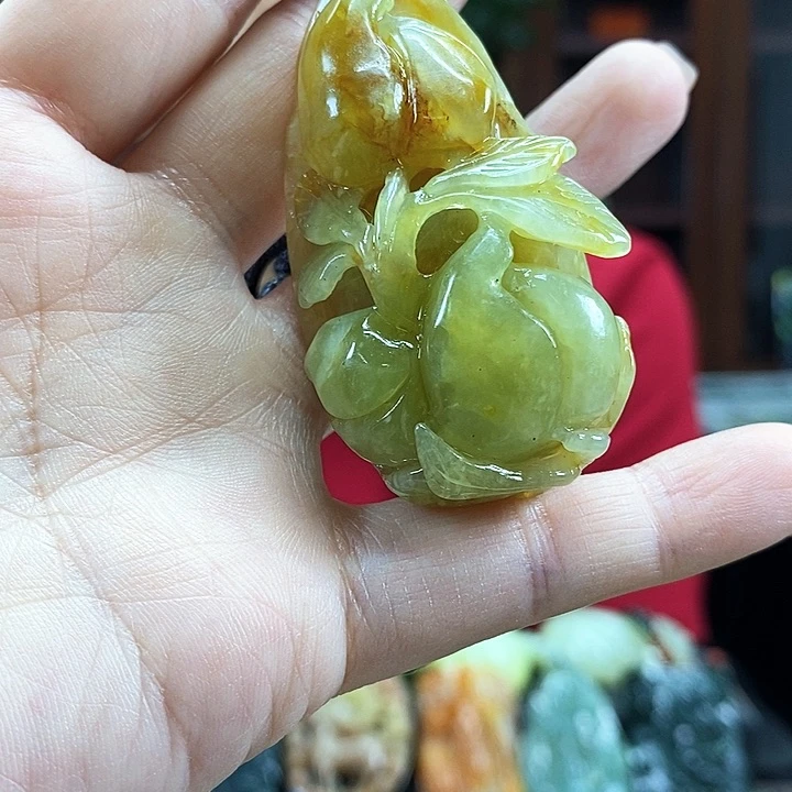 蛇纹石玉吊坠未镶嵌