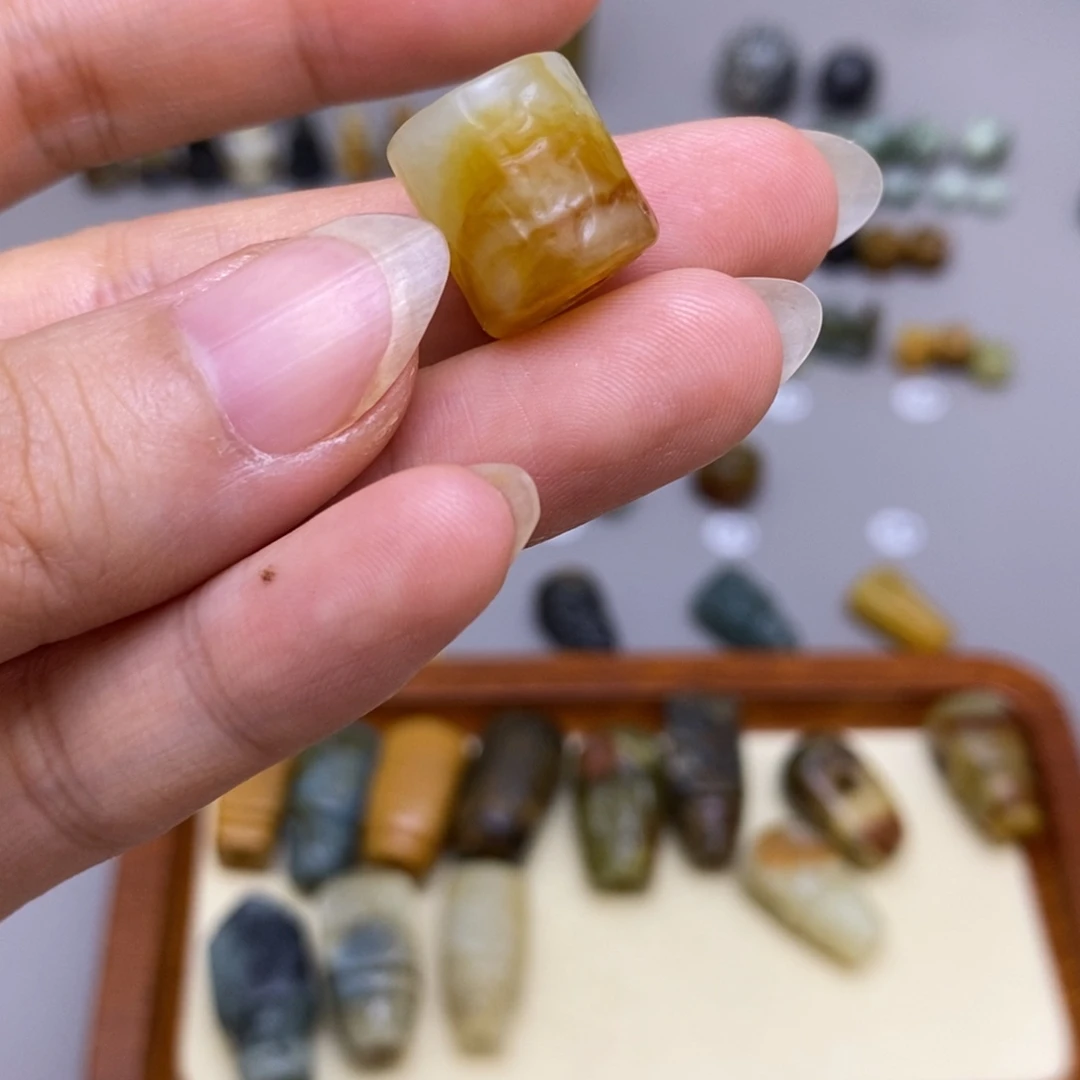 念***故未镶嵌蛇纹石玉配饰