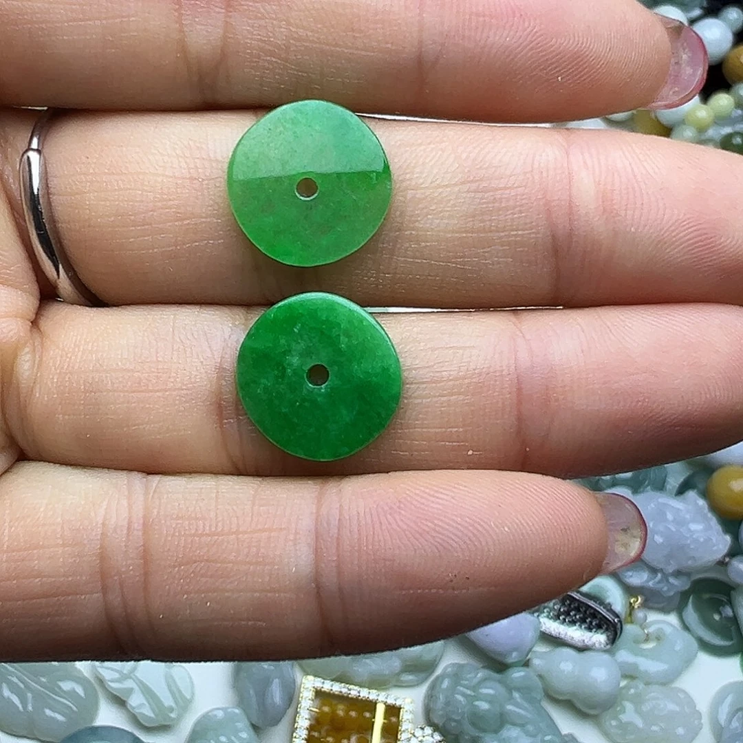 翡翠未镶嵌颈饰富贵