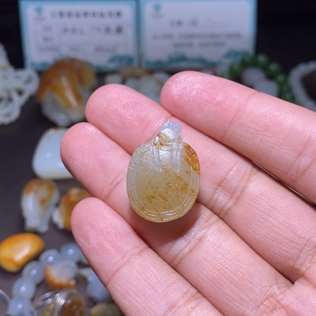 峰***景和田玉未镶嵌颈饰