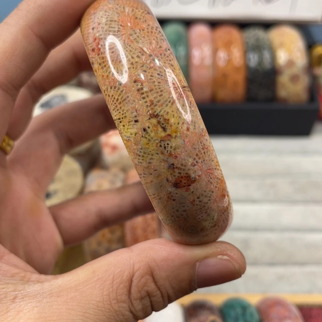 未镶嵌手镯硅化玉