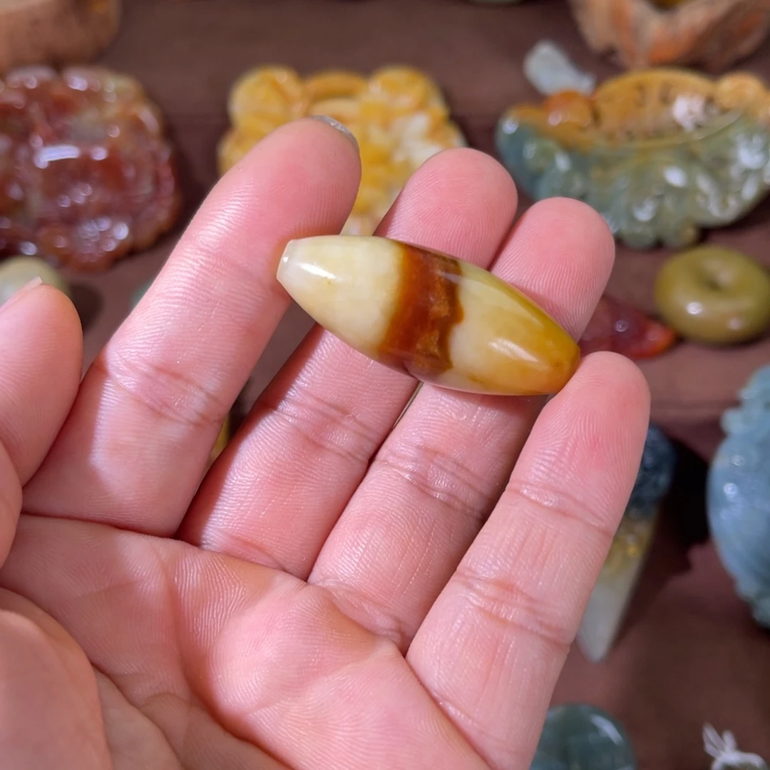 无***爪蛇纹石玉未镶嵌颈饰