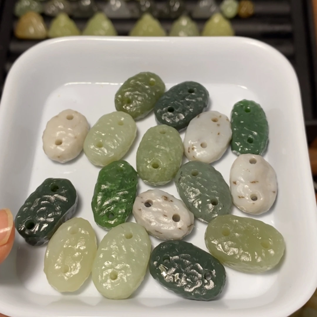 和田玉未镶嵌手链瑕疵品发一可以多拍不挑