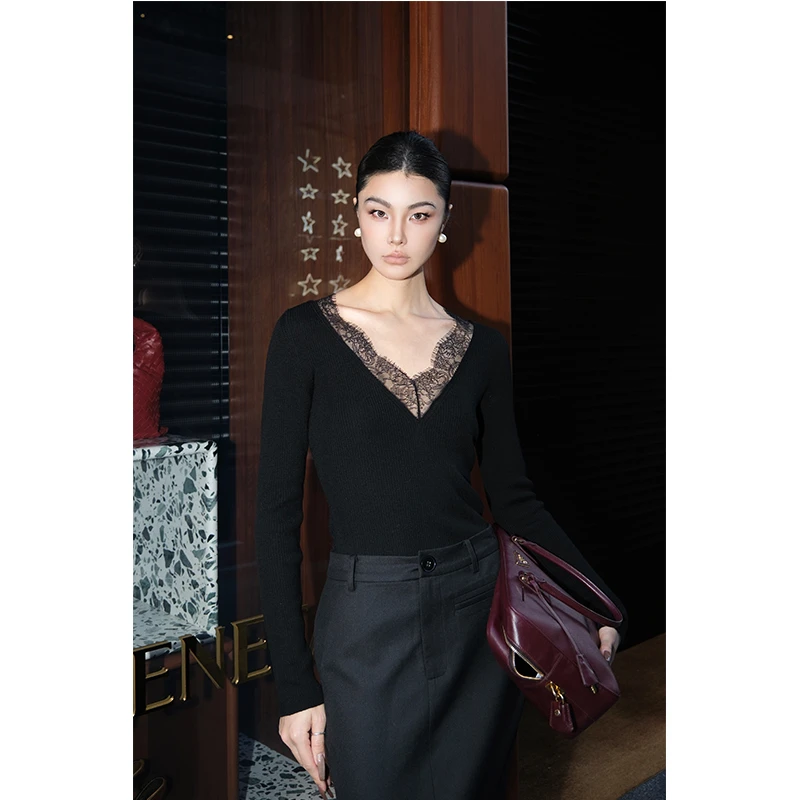 黑色V领蕾丝打底毛针织衫
