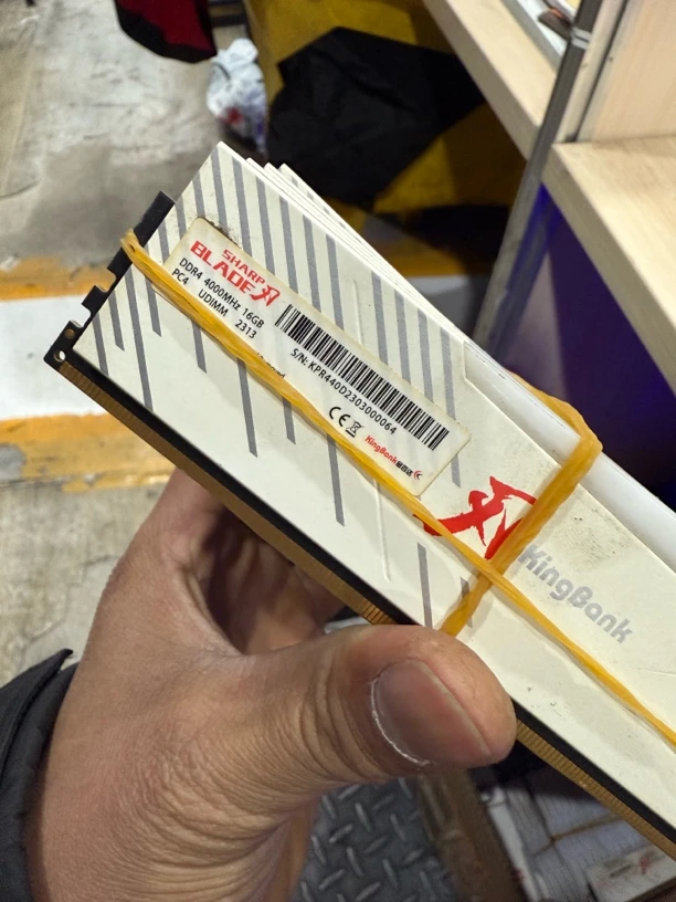 9新  高频率RGB灯条DDR4内存16G台式机专用