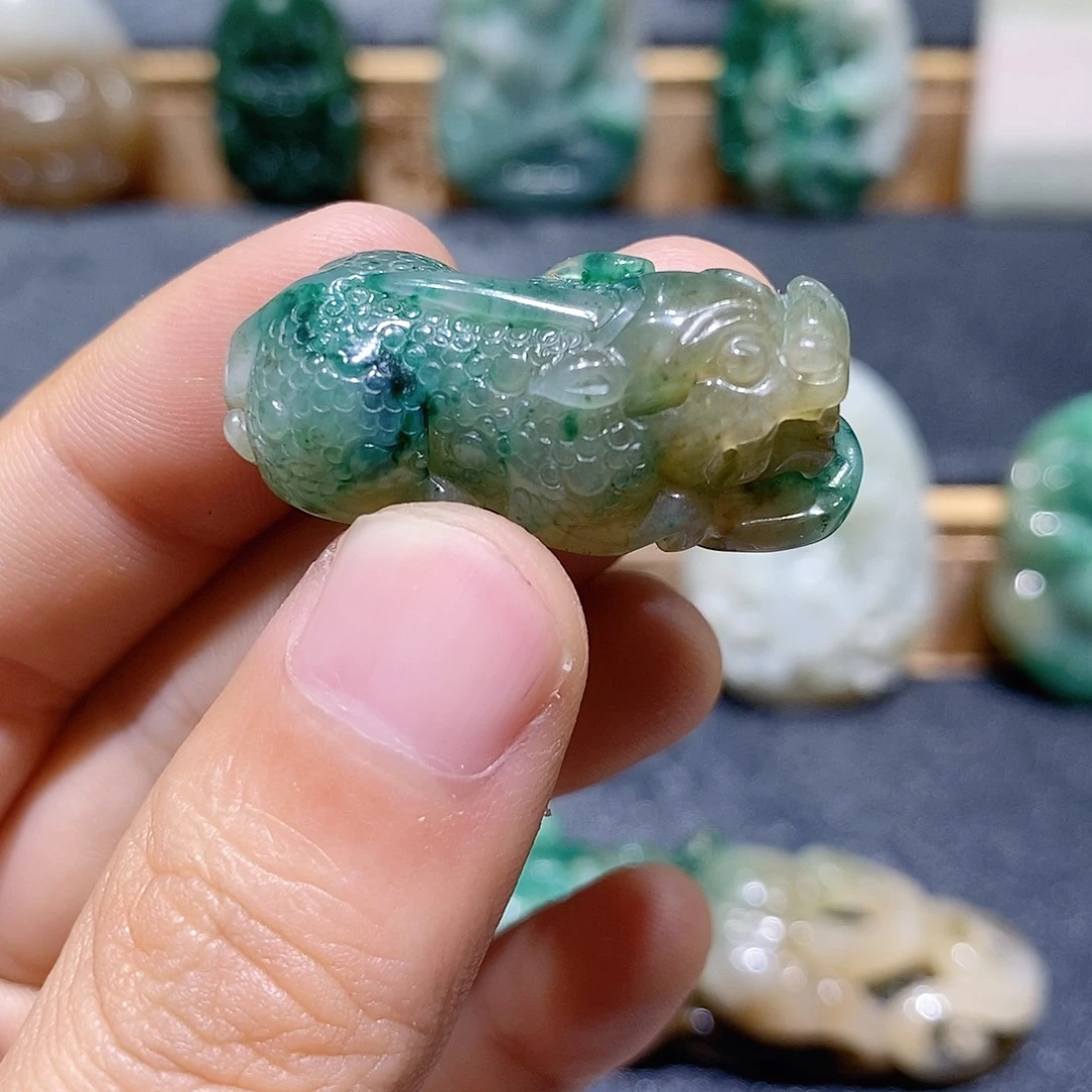 独山玉未镶嵌吊坠