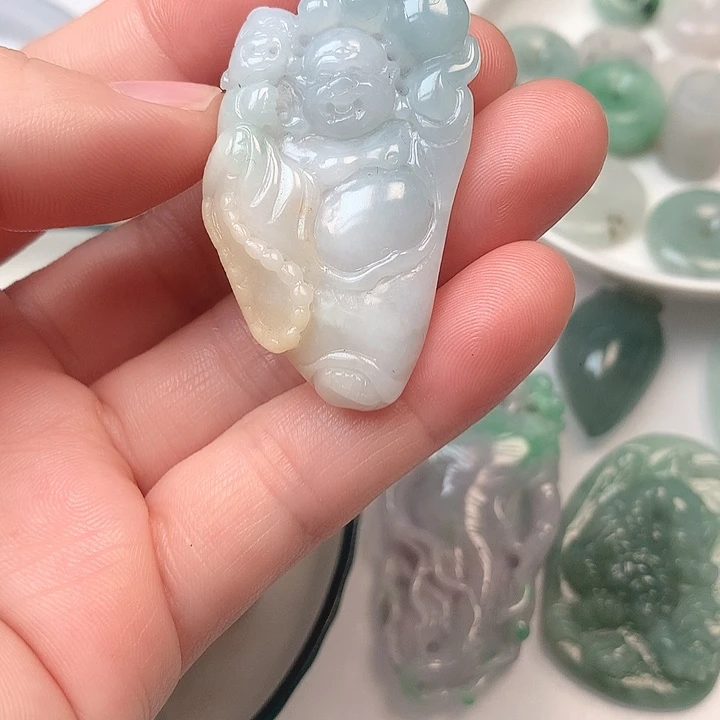 翡翠未镶嵌挂件是