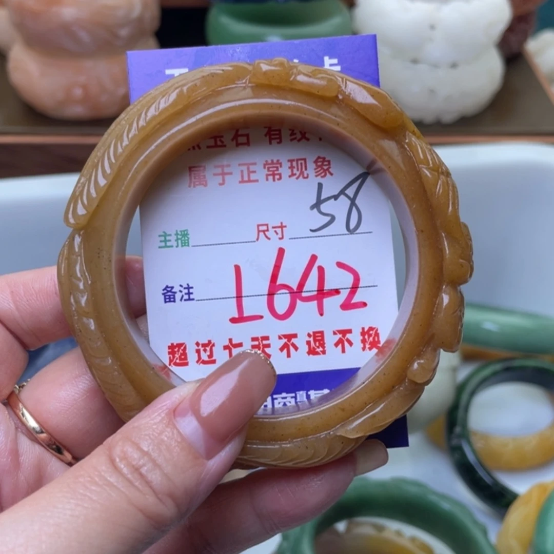 【闪购商品】未镶嵌手镯（圆镯）石英质玉