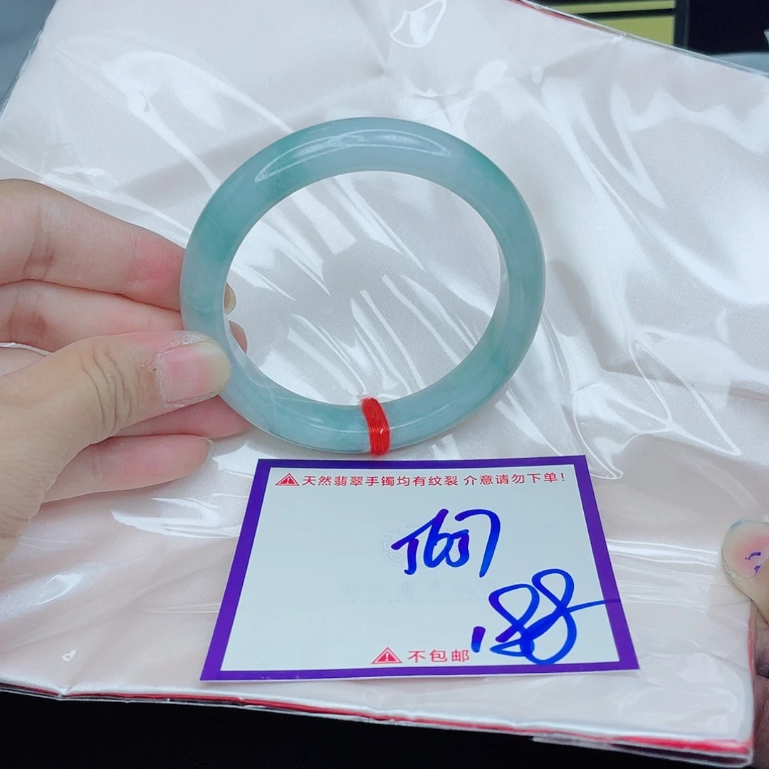 翡翠手镯未镶嵌翡翠