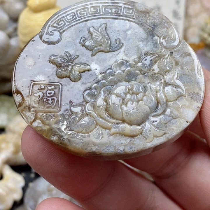 颈饰未镶嵌硅化珊瑚（珊瑚玉）有瑕