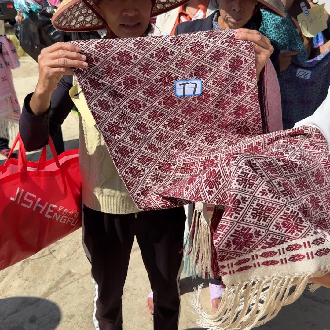 织绣壮锦围巾村民手工T7