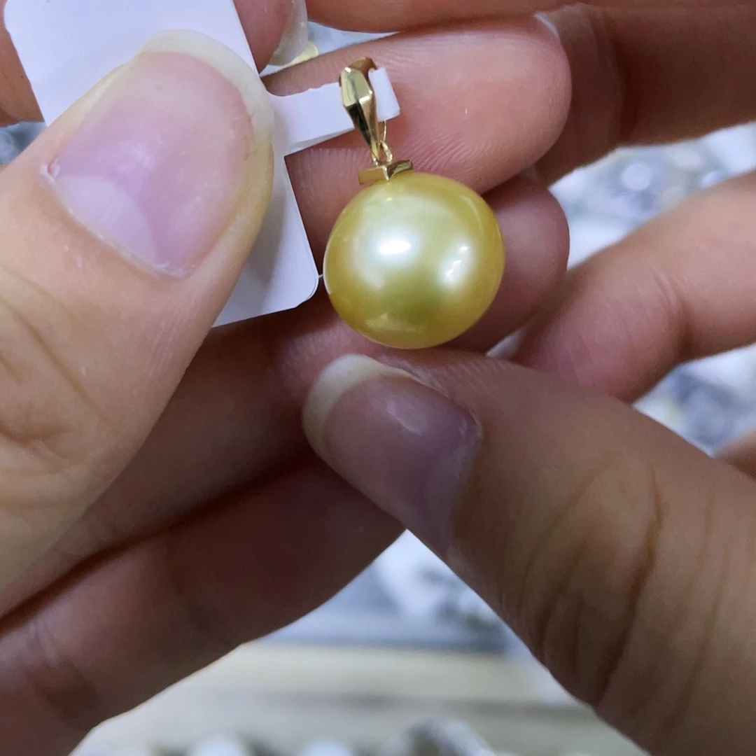 颈饰18K金镶嵌海水珍珠