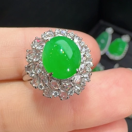 18K金镶嵌戒指翡翠