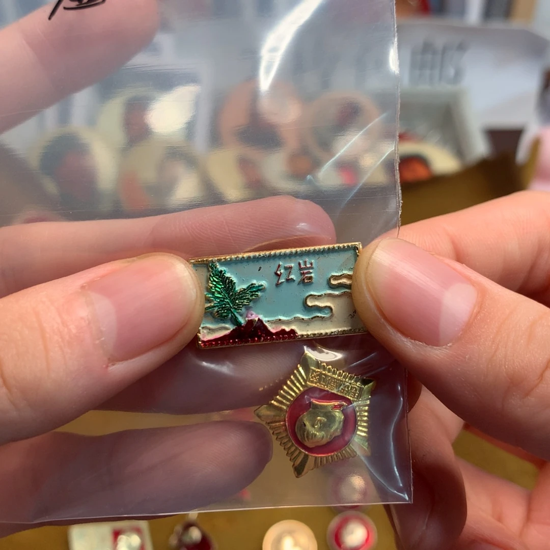 虚***缈金属像章像章像章像章
