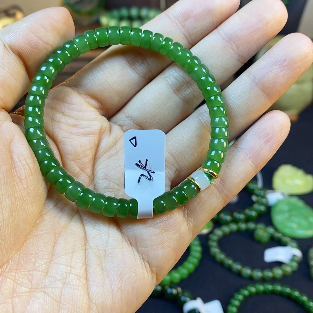 颈饰未镶嵌和田玉（碧玉）