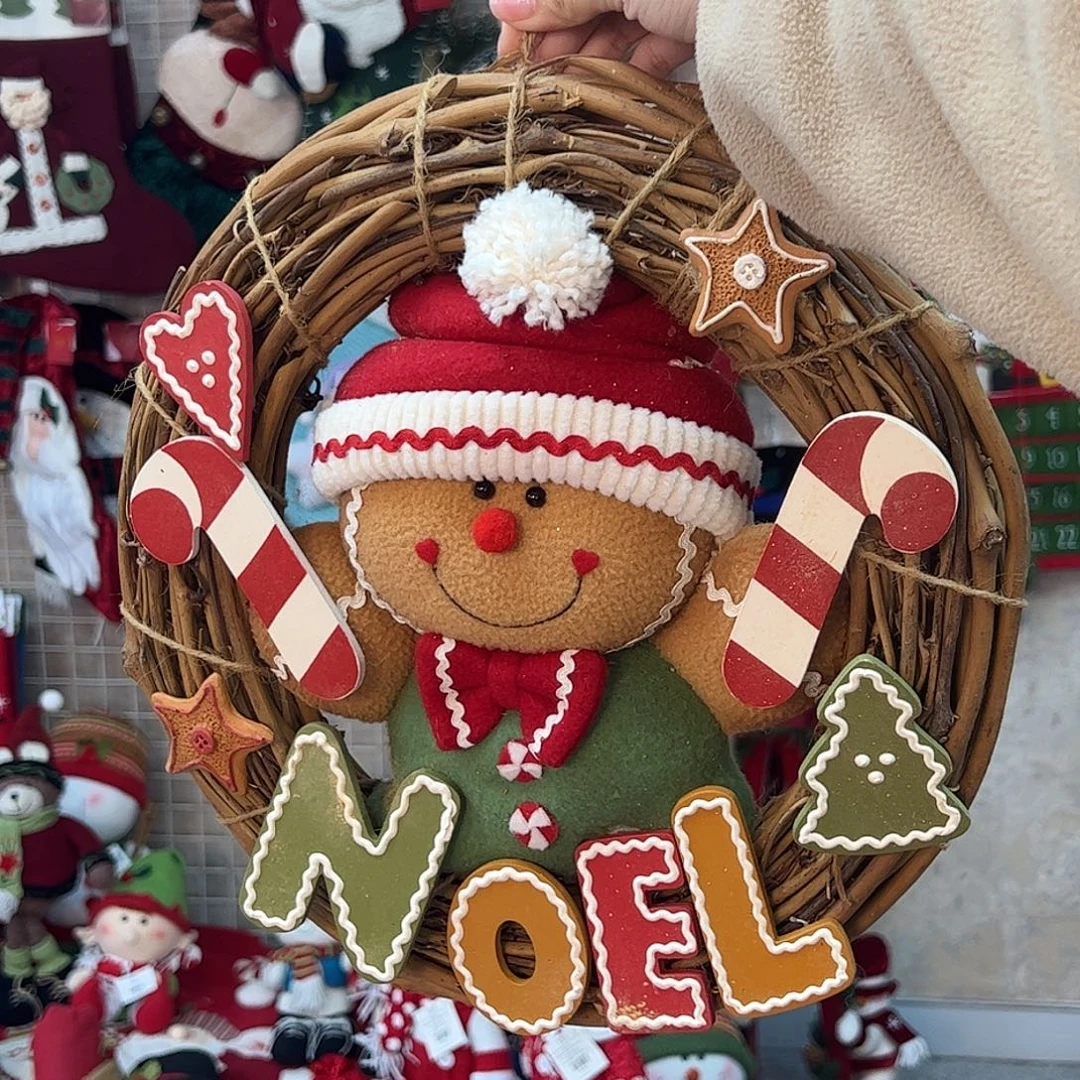 毛绒圣诞姜饼藤圈