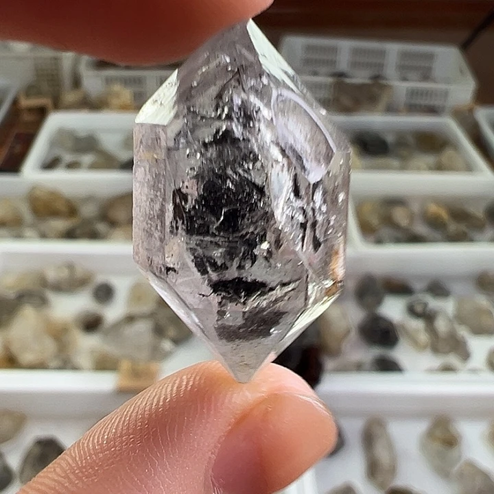 仿水晶只买单纯的吊坠，没带链子，属的性质。Y48