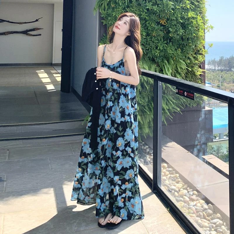 海边度假蓝色碎花吊带连衣裙女2025春夏针织衫气质雪纺沙滩裙套装