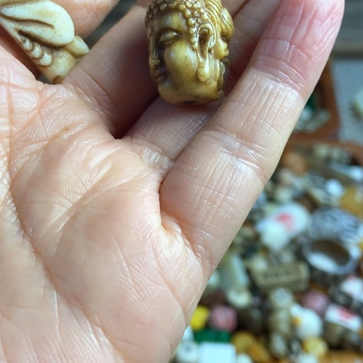 配饰驼骨雕刻一念