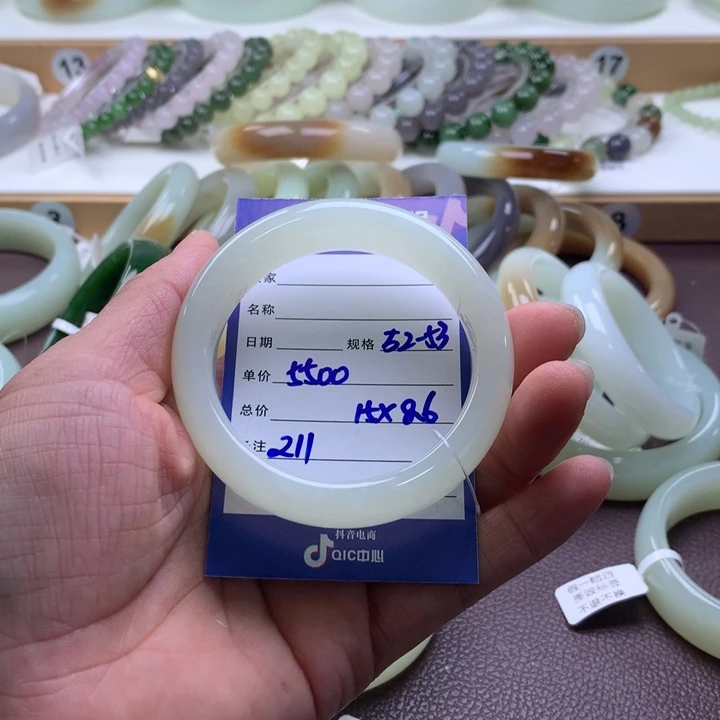 君***0和田玉未镶嵌手镯